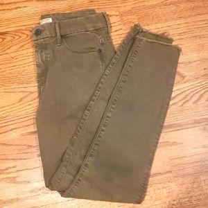 MOTHER High Waisted Looker Ankle Fray Jeans
